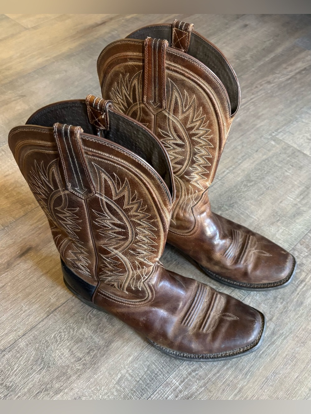 Ariat men’s size 9.5 D Troubadour brown square toe leather pull on cowboy boots